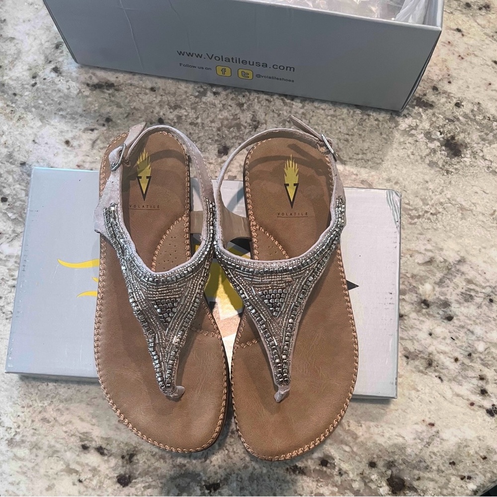 NWOT Volatile Natural thong sandal